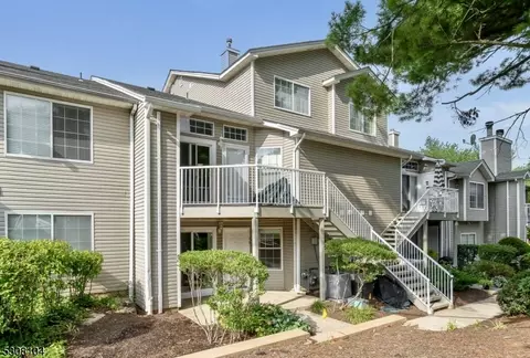 29 Spruce Ct, Bedminster, NJ 07921