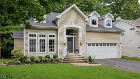 18 Hartley Ln, Bernards, NJ 07920