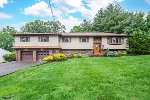 29 Normandy Dr, Wayne, NJ 07470