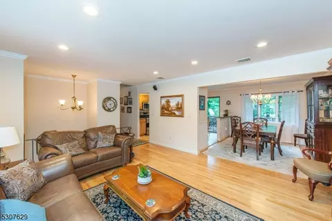 29 Normandy Dr, Wayne, NJ 07470 photo 6