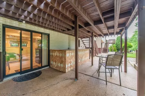 29 Normandy Dr, Wayne, NJ 07470 photo 4