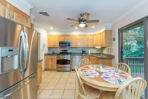 29 Normandy Dr, Wayne, NJ 07470 photo 8