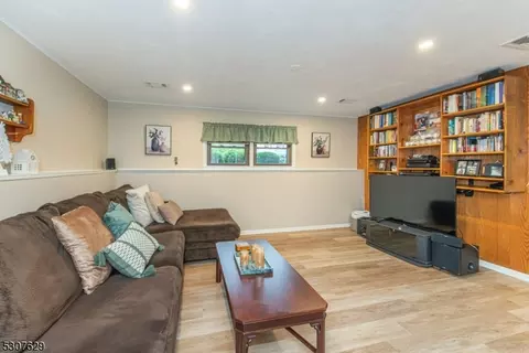 29 Normandy Dr, Wayne, NJ 07470 photo 17