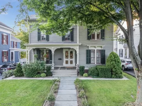 69 Center St, Clinton, NJ 08809
