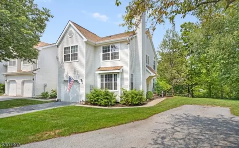 21 Weatherhill Rd, Hamburg, NJ 07419