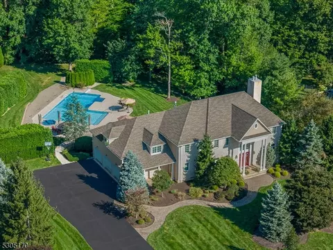 19 Gateshead Dr, Bridgewater, NJ 08807