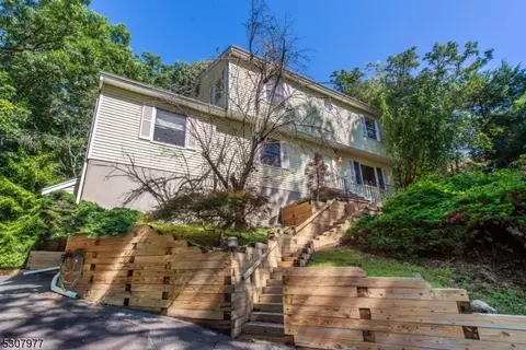 43 Puddingstone Dr, Boonton, NJ 07005