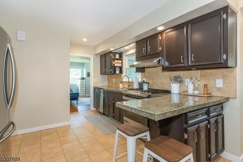 16 Michael Dr, Wayne, NJ 07470 photo 8