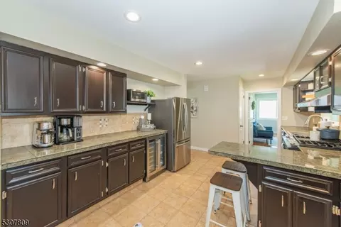 16 Michael Dr, Wayne, NJ 07470 photo 10