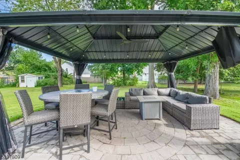 16 Michael Dr, Wayne, NJ 07470 photo 33