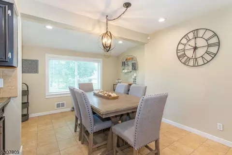 16 Michael Dr, Wayne, NJ 07470 photo 13