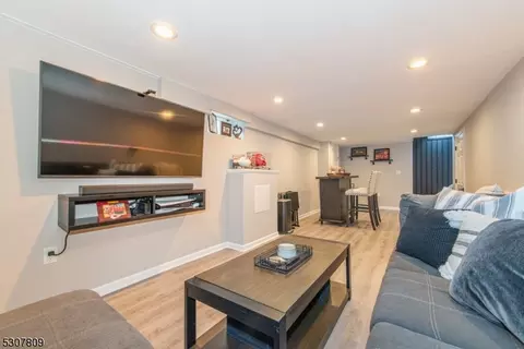 16 Michael Dr, Wayne, NJ 07470 photo 28