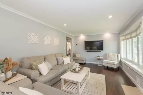 16 Michael Dr, Wayne, NJ 07470 photo 5