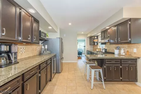 16 Michael Dr, Wayne, NJ 07470 photo 7
