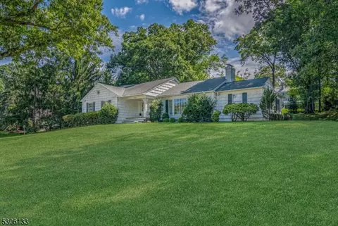 21 Windsor Pl, Essex Fells, NJ 07021