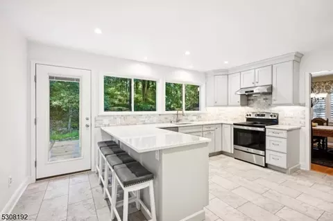 926 Mountain View Rd, Bethlehem Twp, NJ 08802