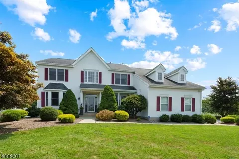 53 Peoples Line Rd, East Franklin, NJ 08873