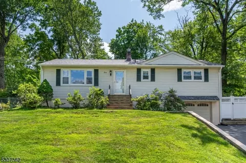 8 Seminole Ave, Wayne, NJ 07470