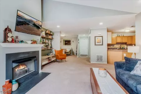 127 Falcon Ridge Way N, Hamburg, NJ 07419