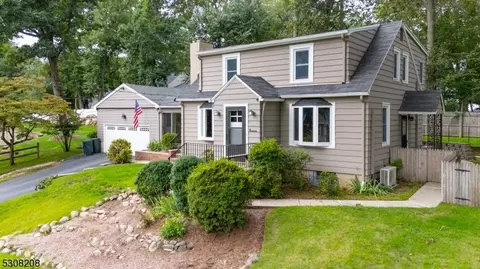 19 Wilson St, Oakland, NJ 07436