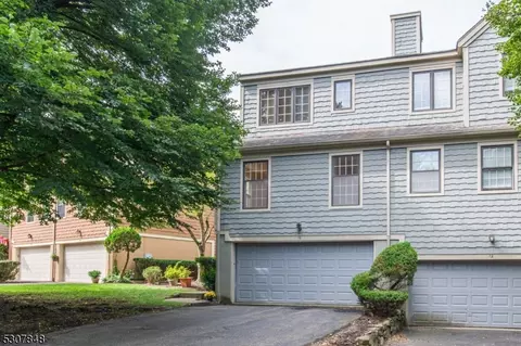 16 Tanager Ct, Wayne, NJ 07470