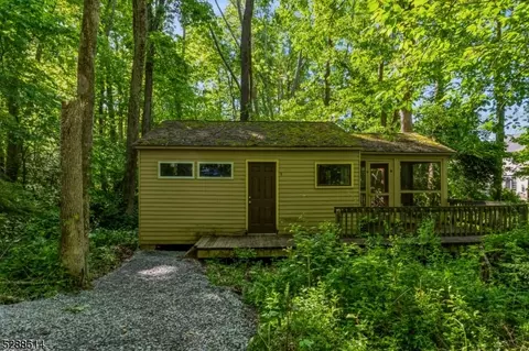 9 Birch Rd, Hackettstown, NJ 07840
