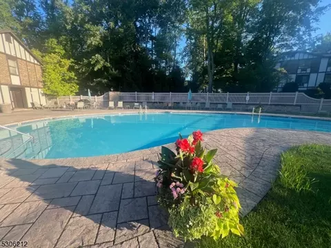 1 Heritage Dr # F, Chatham Twp, NJ 07928