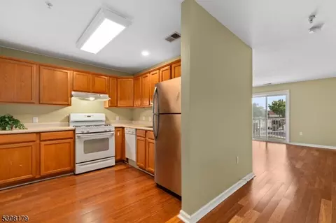 39 Union St #310, Hackensack, NJ 07601 photo 4