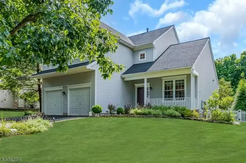 14 King Dr, Bridgewater, NJ 08807