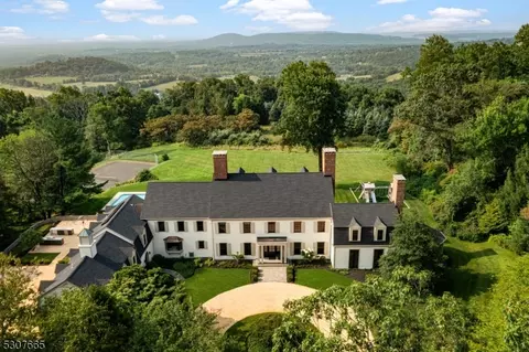 10 Fieldview Ln, Califon, NJ 07830