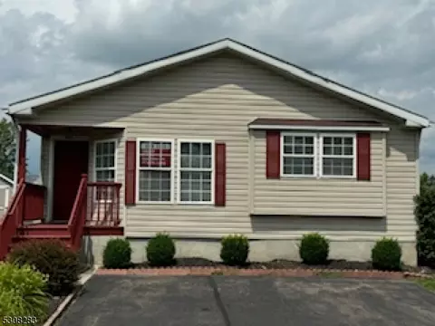 6 Morningside Dr, Belvidere, NJ 07823