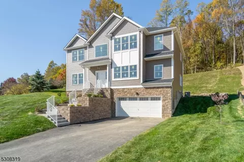 3 Spring Ct, Phillipsburg, NJ 08865