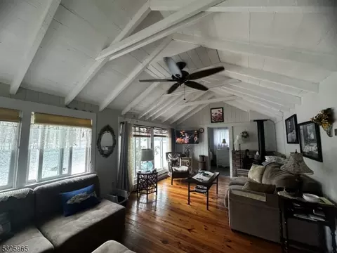 50 Lakeshore Dr, Sussex, NJ 07461