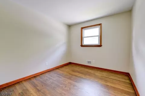 107 Rock Ln, Middlesex, NJ 08846 photo 27