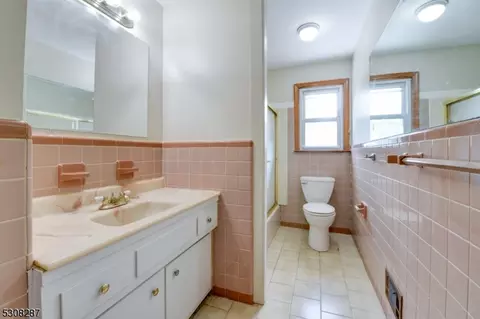 107 Rock Ln, Middlesex, NJ 08846 photo 25