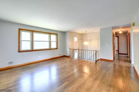 107 Rock Ln, Middlesex, NJ 08846 photo 8