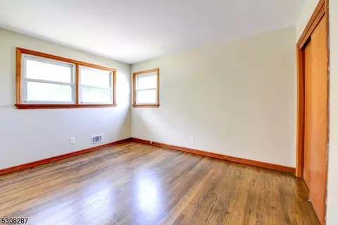 107 Rock Ln, Middlesex, NJ 08846 photo 24