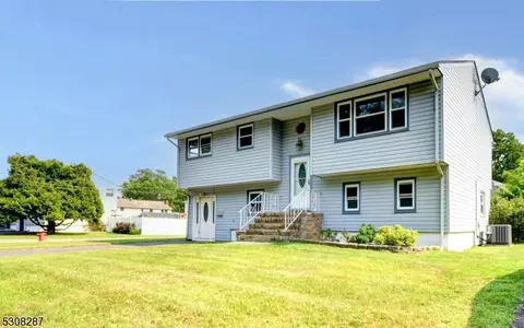 107 Rock Ln, Middlesex, NJ 08846 photo 3