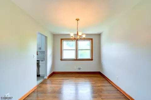 107 Rock Ln, Middlesex, NJ 08846 photo 10