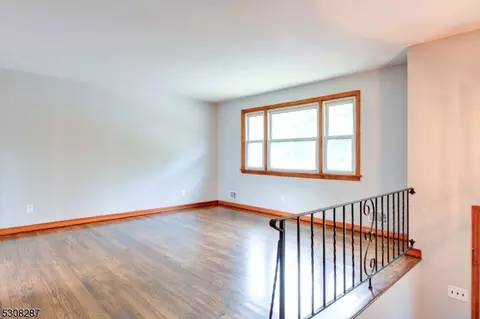 107 Rock Ln, Middlesex, NJ 08846 photo 6