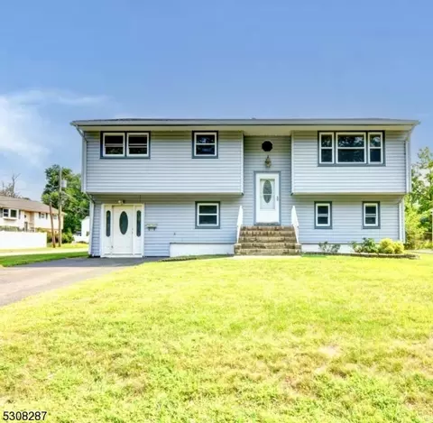 107 Rock Ln, Middlesex, NJ 08846