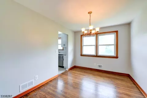 107 Rock Ln, Middlesex, NJ 08846 photo 12