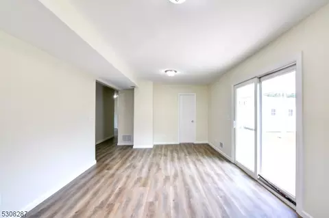 107 Rock Ln, Middlesex, NJ 08846 photo 32