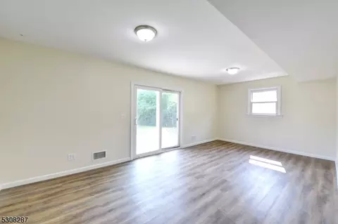 107 Rock Ln, Middlesex, NJ 08846 photo 31