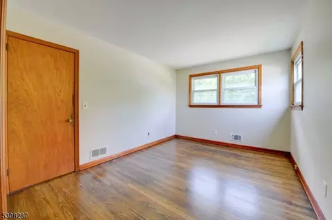107 Rock Ln, Middlesex, NJ 08846 photo 20