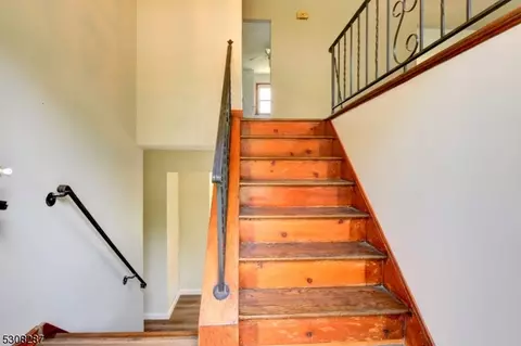 107 Rock Ln, Middlesex, NJ 08846 photo 5