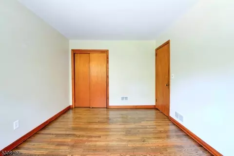 107 Rock Ln, Middlesex, NJ 08846 photo 22