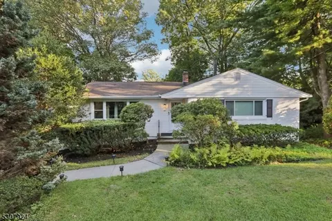 42 Strowbridge Ave, Morris Plains, NJ 07950