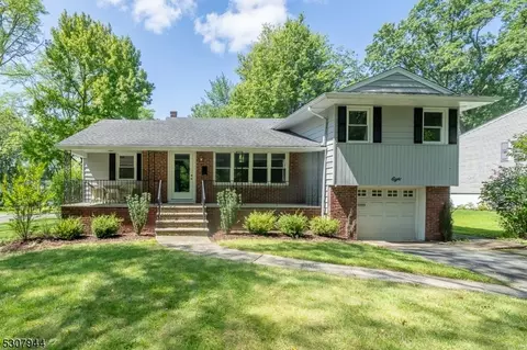 8 Sherwood Dr, New Providence, NJ 07974