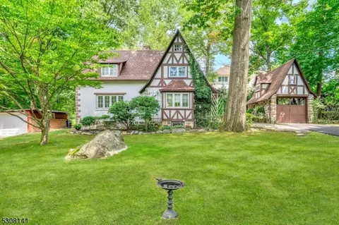 26 Mountain Rd, Wayne, NJ 07470